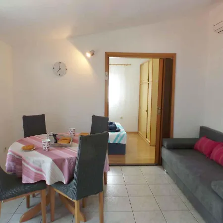 Appartamento Cozy Apartment In Trogir With Sauna Traù