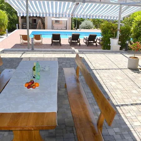 1 Bedroom Amazing In Apartment *