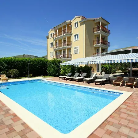 1 Bedroom Amazing In Apartment Trogir