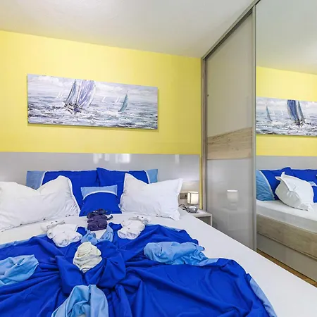 1 Bedroom Amazing In Apartment *