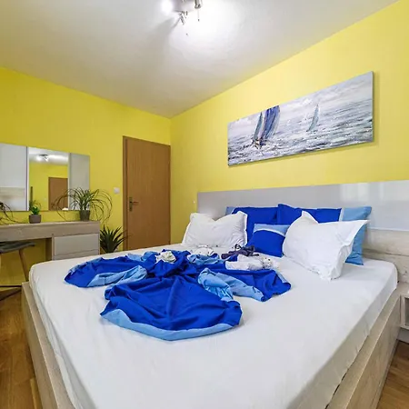 1 Bedroom Amazing In Apartment