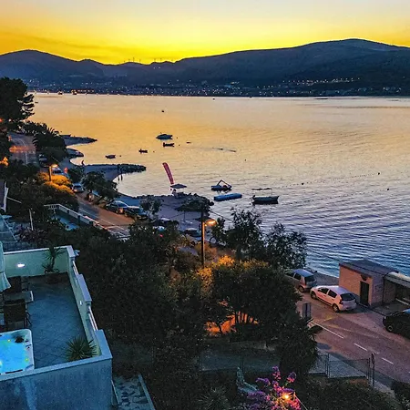 Cozy In With Sauna Apartman Trogir