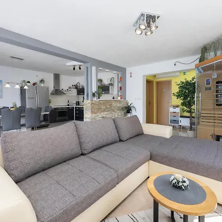 Apartamento Cozy In With Sauna Trogir