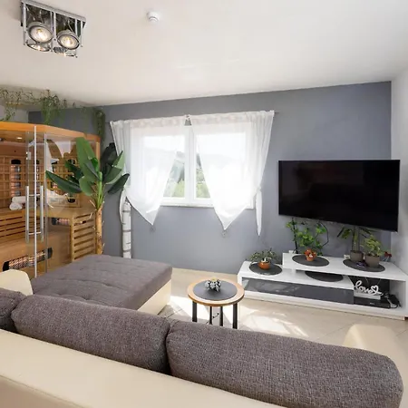 Cozy Apartment In Trogir With Sauna Appartamento Traù