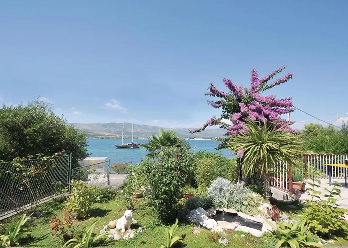 Апартаменти Cozy In With Sauna *